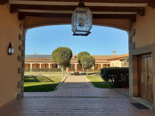 Águilas de Fuente Empedrada — hotel in Lagartera