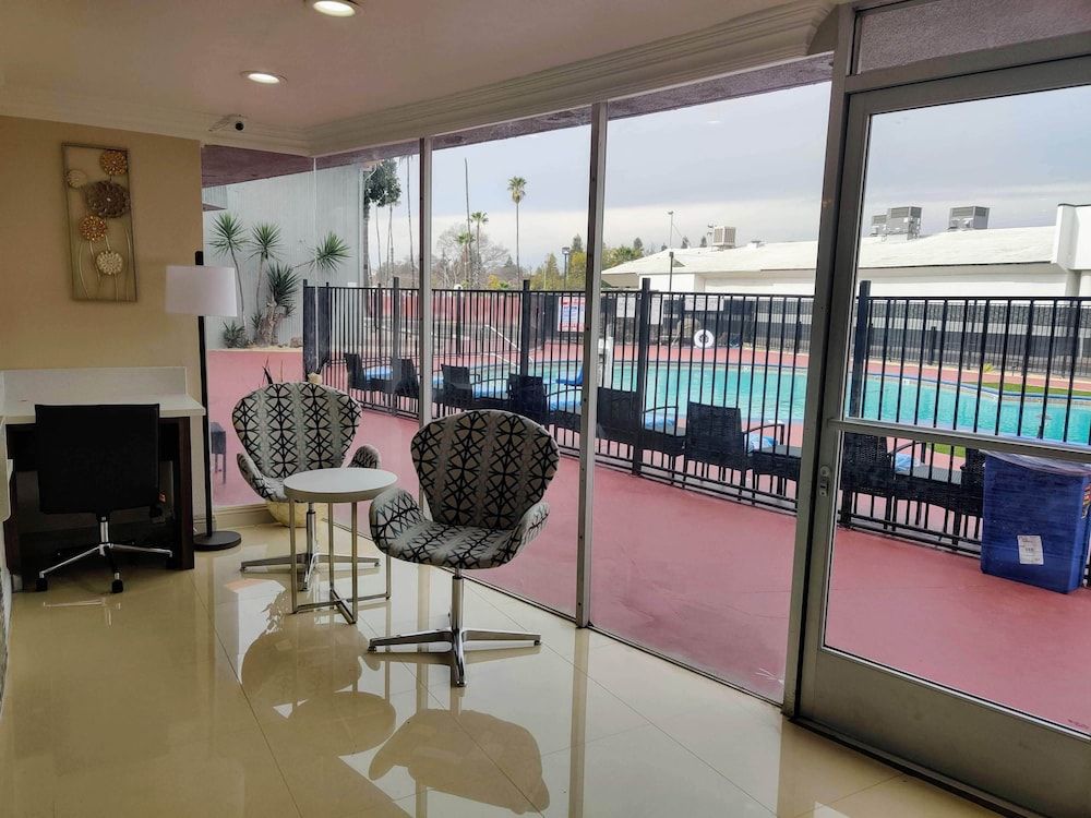 Clarion Pointe Fresno Near Yosemite - photo 29