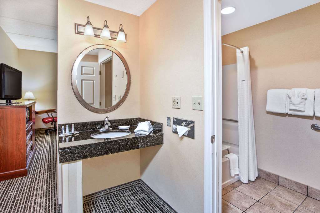 Baymont by Wyndham Knoxville Cedar Bluff - photo 15