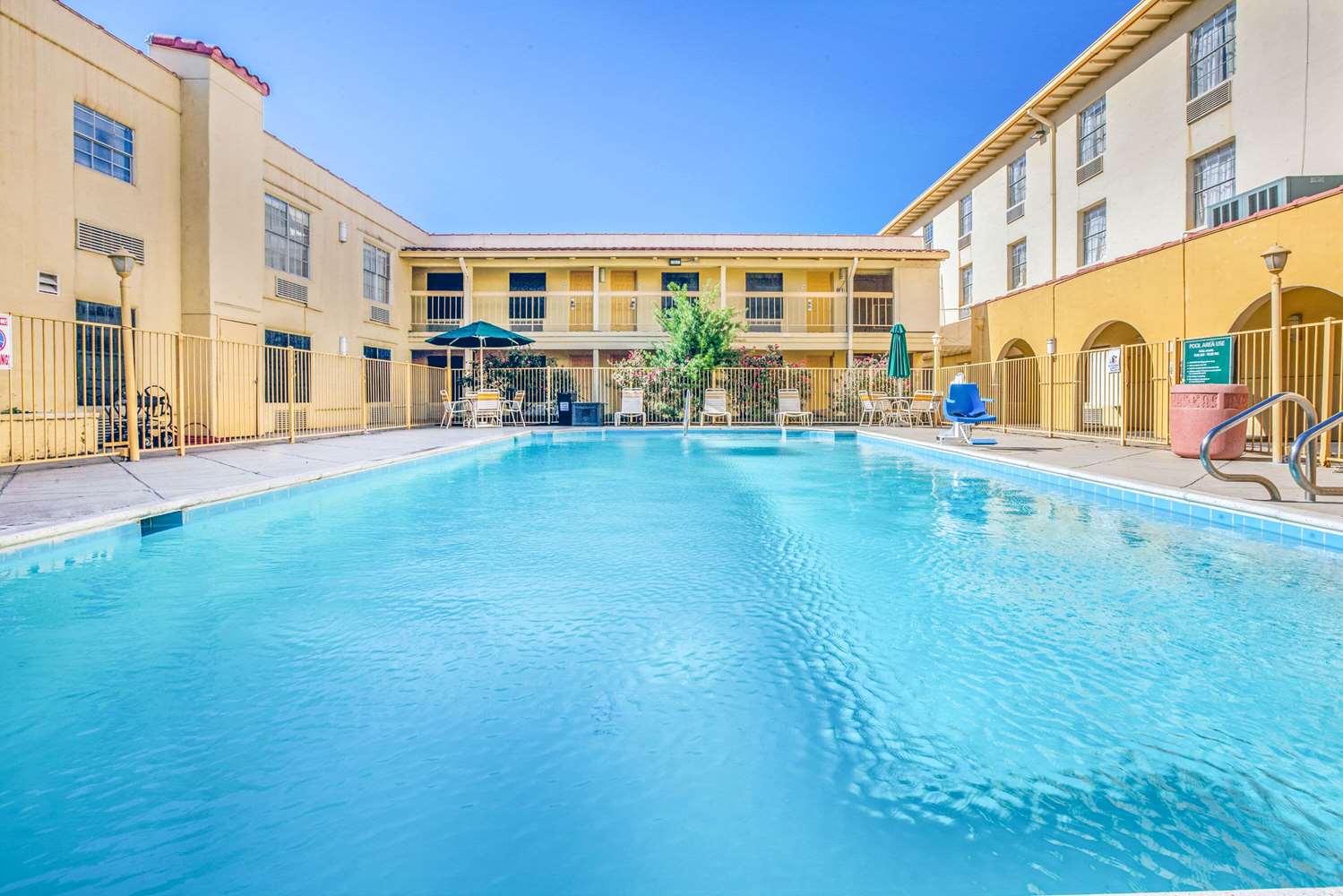 La Quinta Inn by Houston Greenway Plaza Medical Area - photo 4