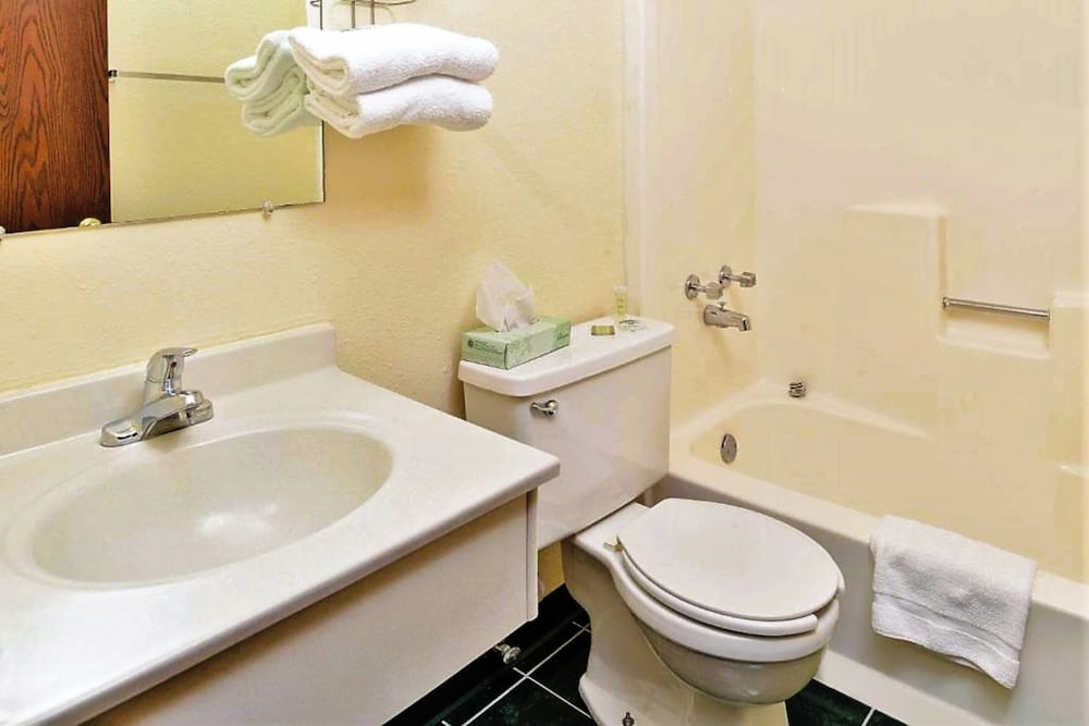 Love Hotels Staples By Oyo At Hwy 10 Mn - photo 27