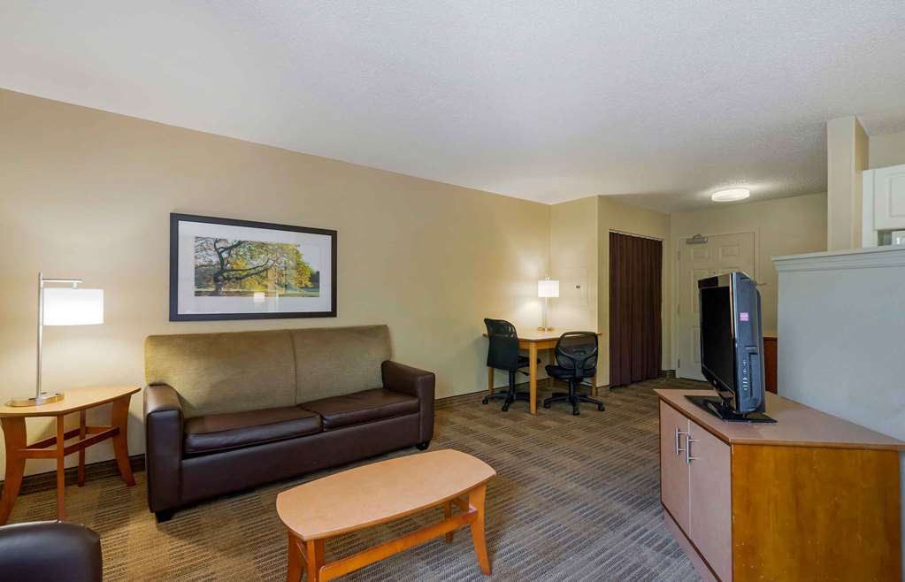 Extended Stay America Select Suites Tampa Airport Memorial - photo 23