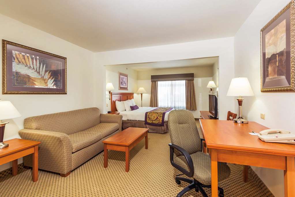 La Quinta Inn & Suites by Wyndham Kennewick - photo 15