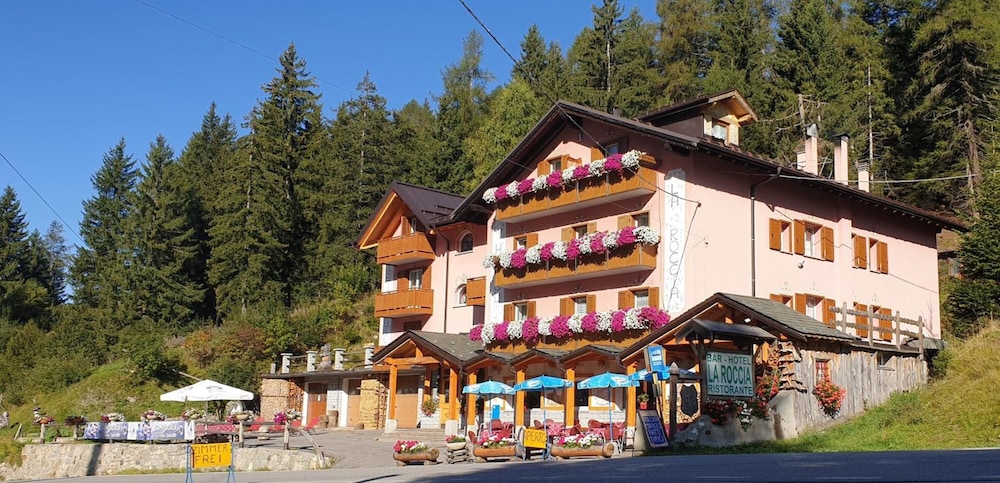 Hotel La Roccia in Ponte Di Legno, Italy