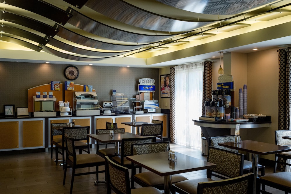 Holiday Inn Express Hotel & Suites Oxford by IHG - photo 26