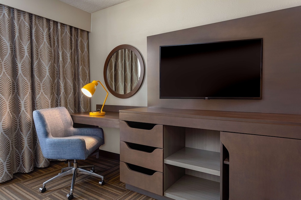 Hampton Inn Bristol - photo 11