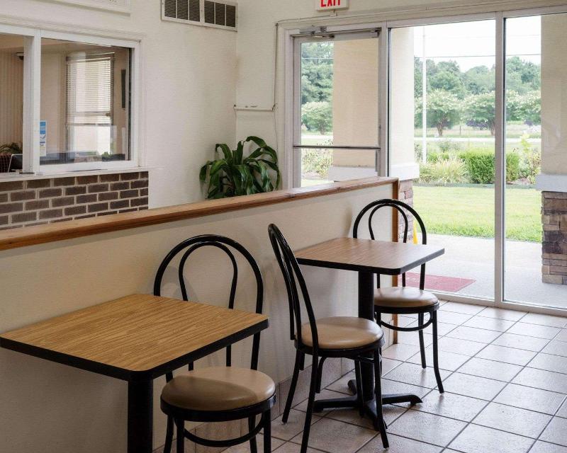 Stonewood Inn & Suites of Carrollton Smithfield - photo 24