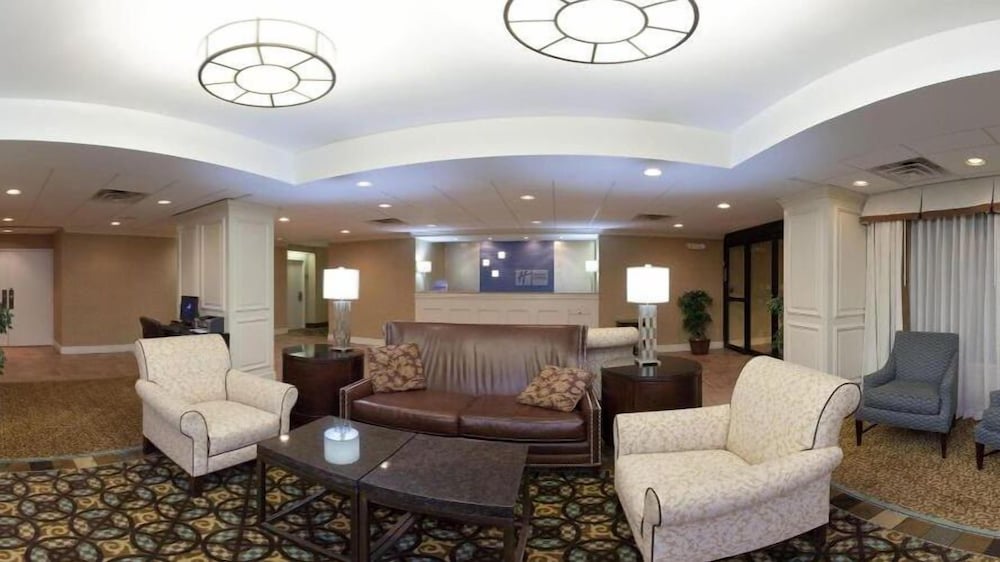 Holiday Inn Express Indianapolis Airport an IHG Hotel - photo 3