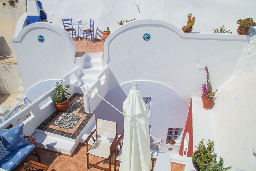 Lydia Luxury Villa — 4-Star Luxury Hotel in Fira, Greece