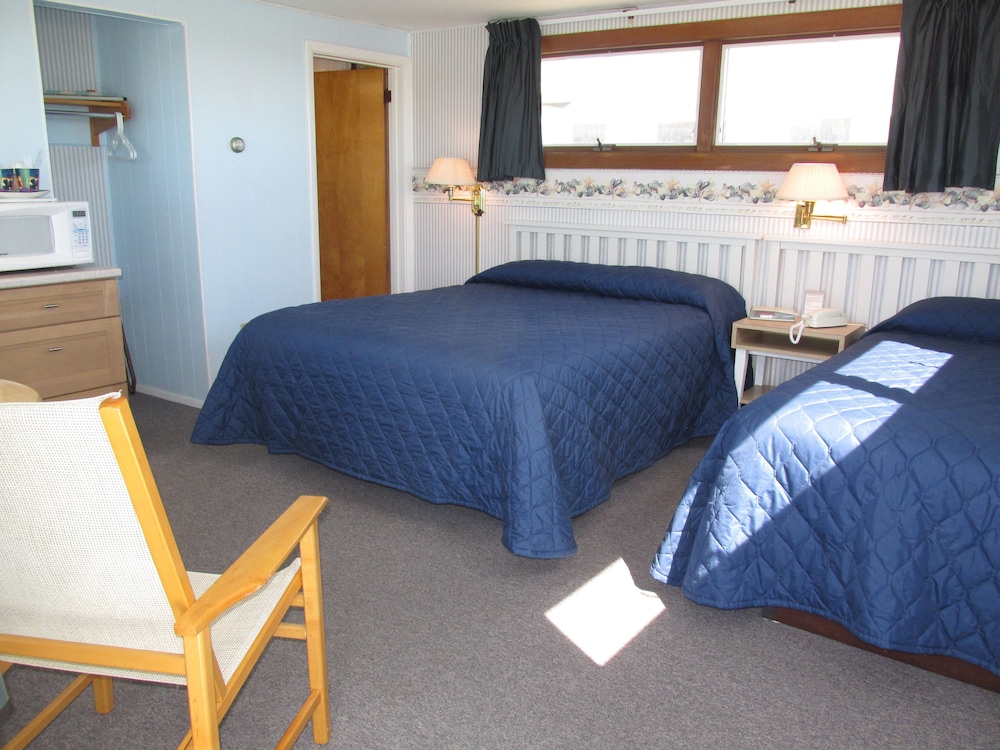 East Harbour Motel and Cottages - photo 5