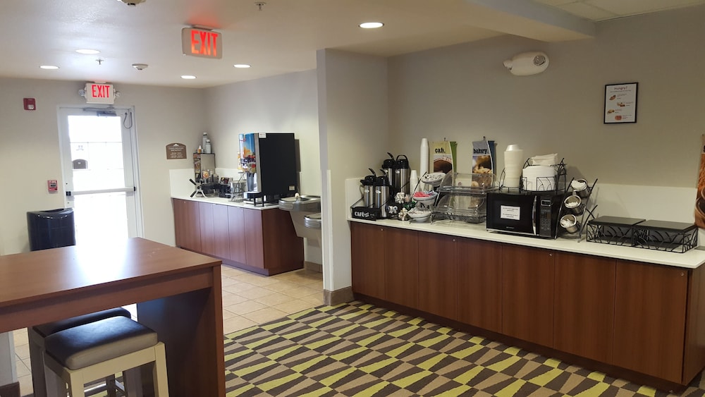 Microtel Inn & Suites by Wyndham Bellevue Omaha - photo 18