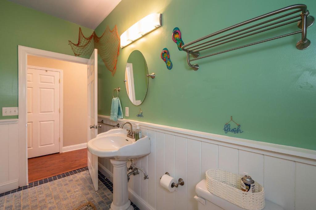 The Sassy Seahorse by Oak Island Accommodations - photo 28