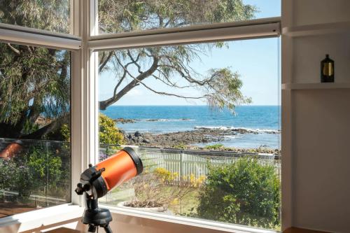 3 Bedroom Getaway Minutes from the Beach — 4-Star Luxury Hotel in Penguin, Australia