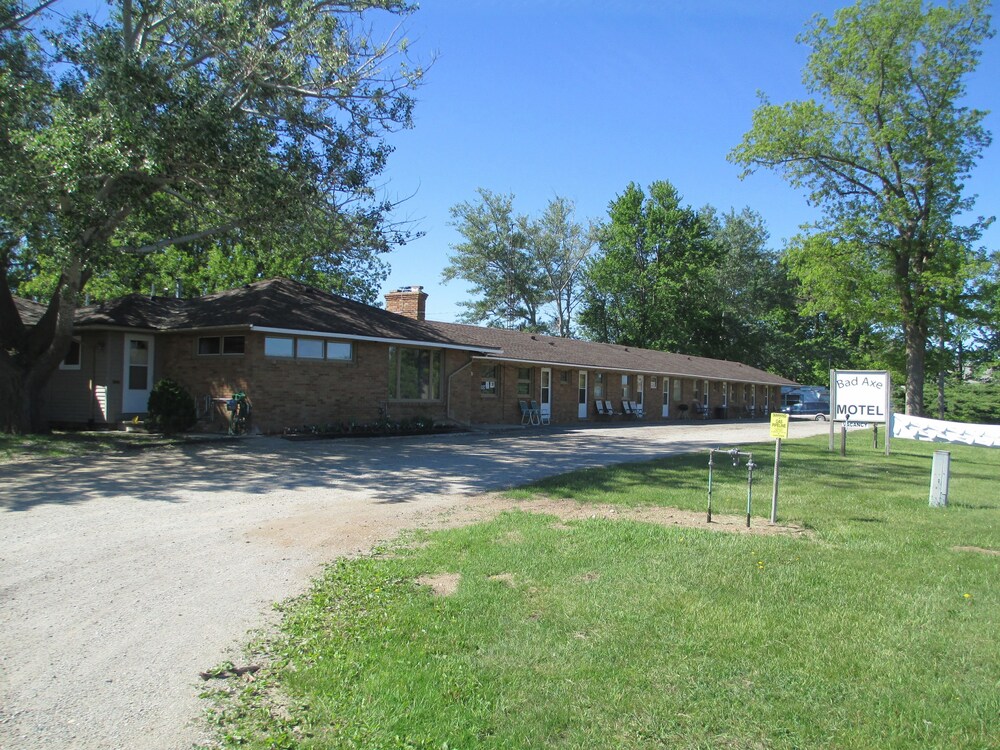 Bad Axe Motel - photo 18