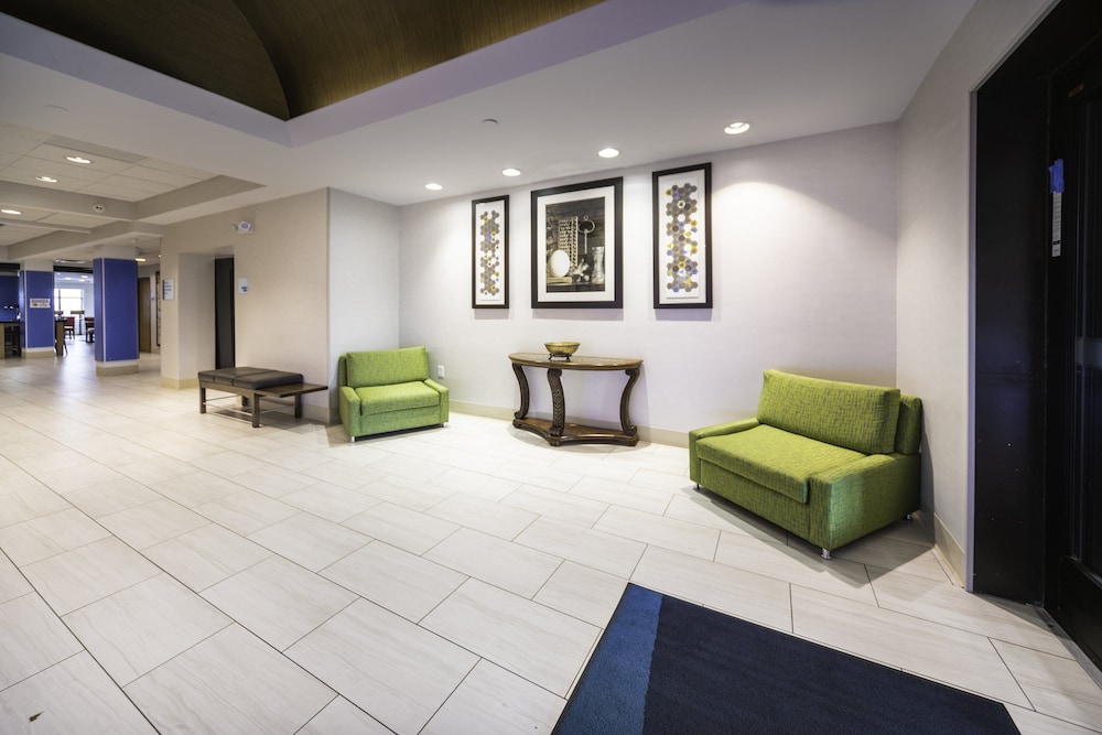 Holiday Inn Express Rochelle by IHG - photo 52