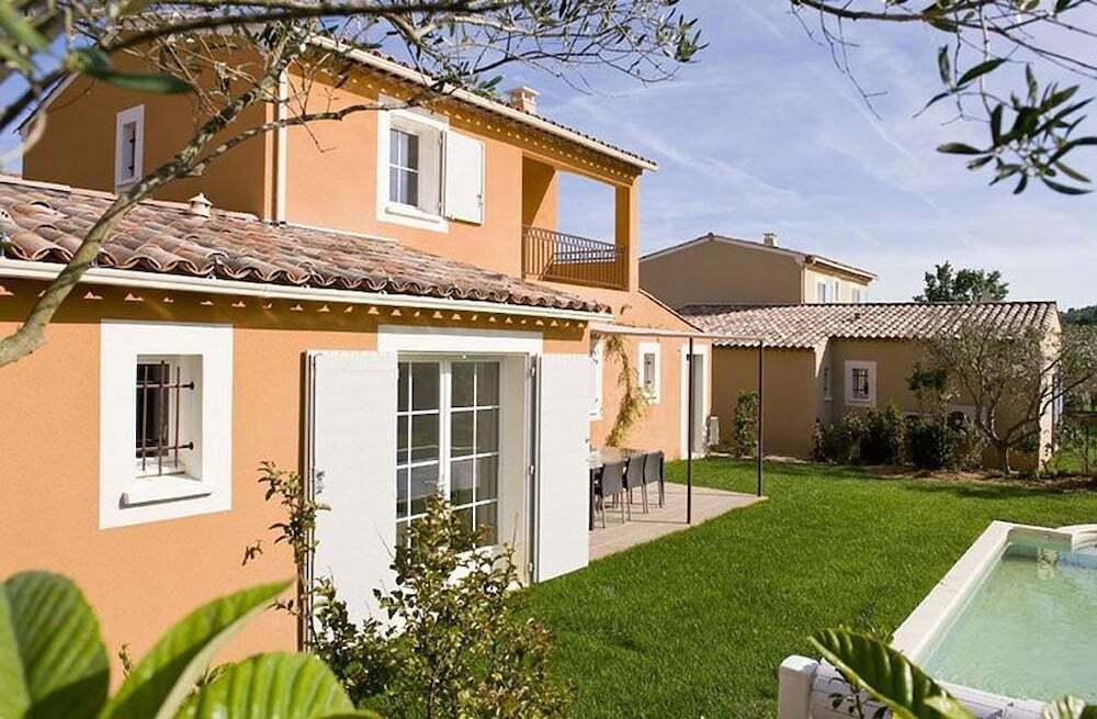 Lagrange Vacances Le Clos Savornin in Avignon, France