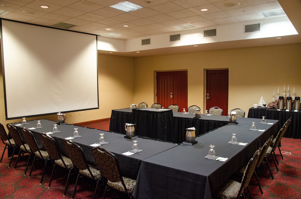 Holiday Inn Pewaukee Milwaukee West by IHG - photo 26