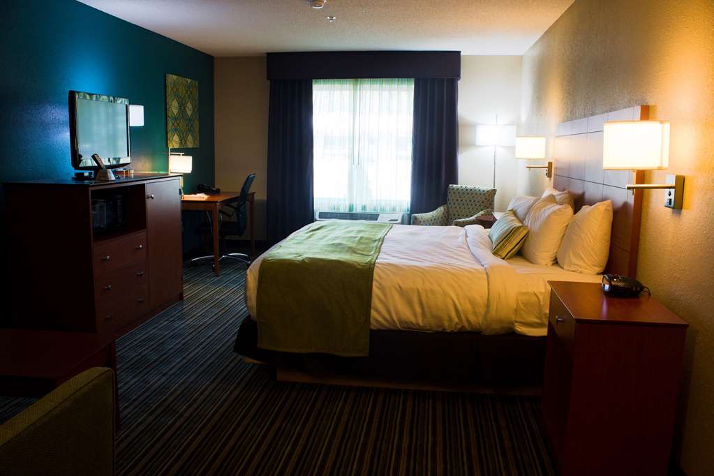 Best Western Plus Menomonie Inn & Suites - photo 16
