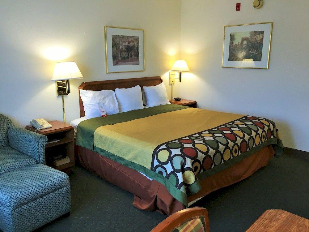 Super 8 by Wyndham Madison East - photo 15