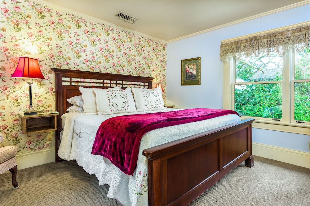 Abigail S Bed And Breakfast Inn 11148499 — Ashland