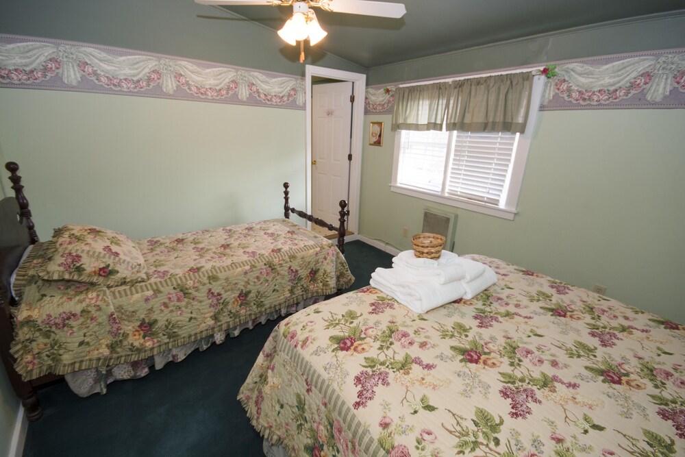 Brook Road Inn - photo 16