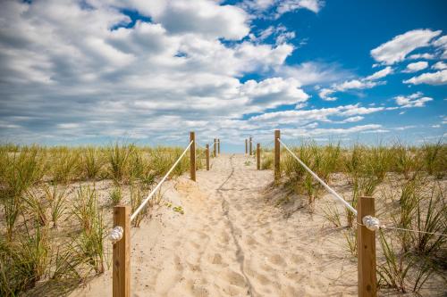 Chill'ax Inn by Oak Island Accommodations - photo 26