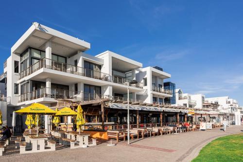 Modern Beachfront Studio 133 Eden on the Bay