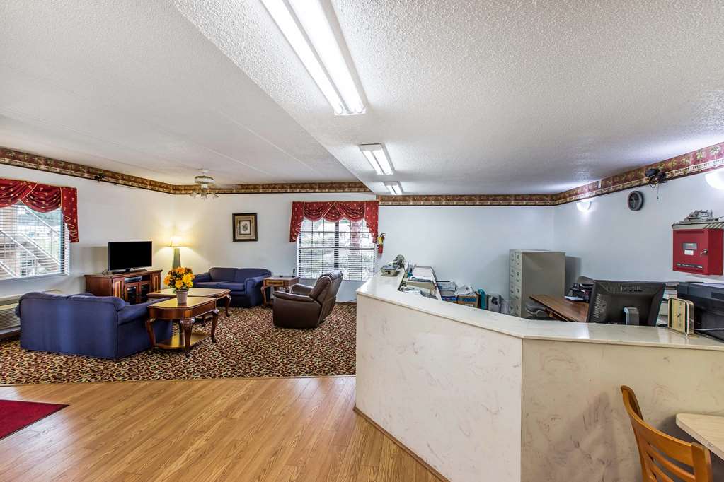 Econo Lodge Inn & Suites Albany North - photo 2
