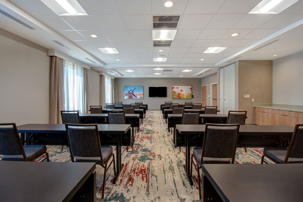 Fairfield by Marriott Inn & Suites Lancaster Palmdale - photo 36