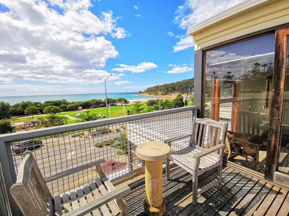 Lornebeach Apartments — 4-Star Luxury Hotel in Lorne, Australia