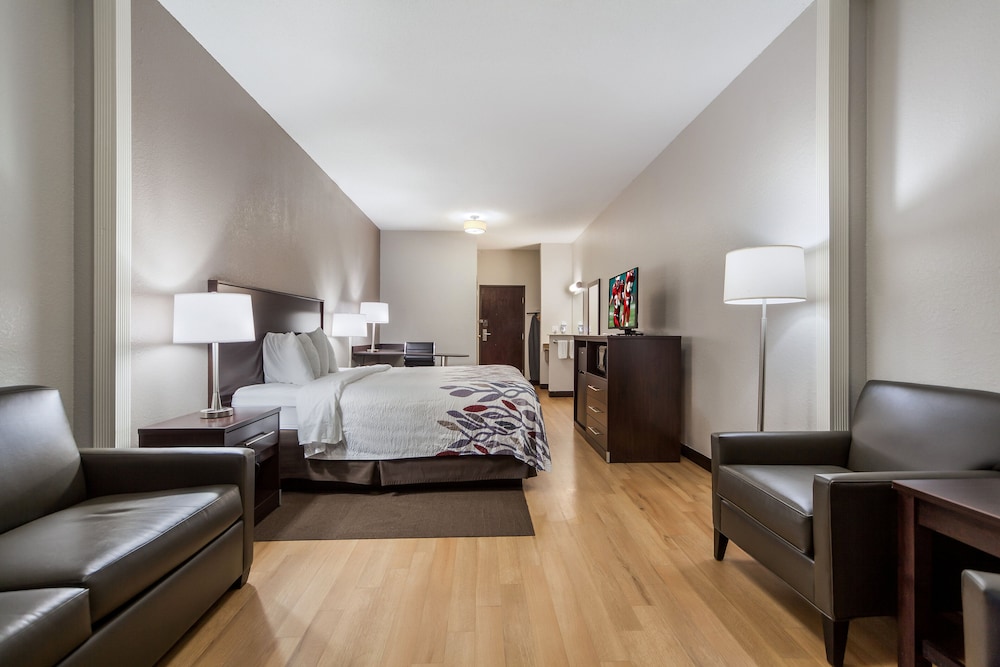 Red Roof Inn & Suites Omaha Council Bluffs - photo 26