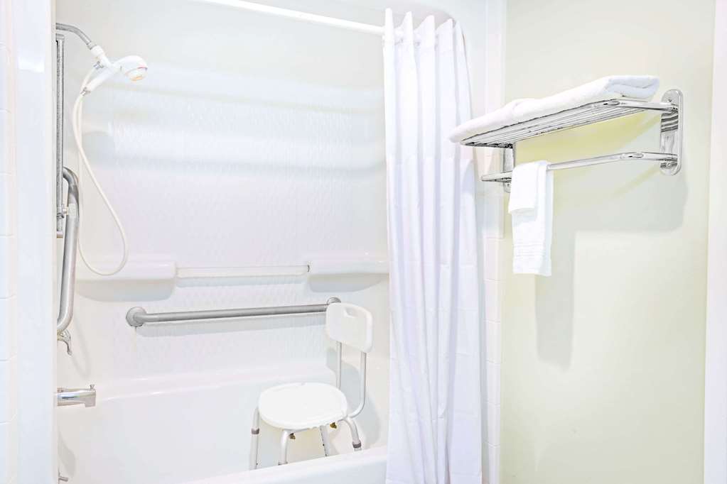 Days Inn by Wyndham Kingsland GA - photo 12