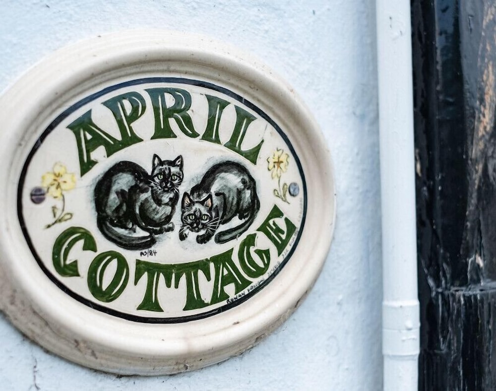 April Cottage — 4-Star Luxury Hotel in None, United Kingdom