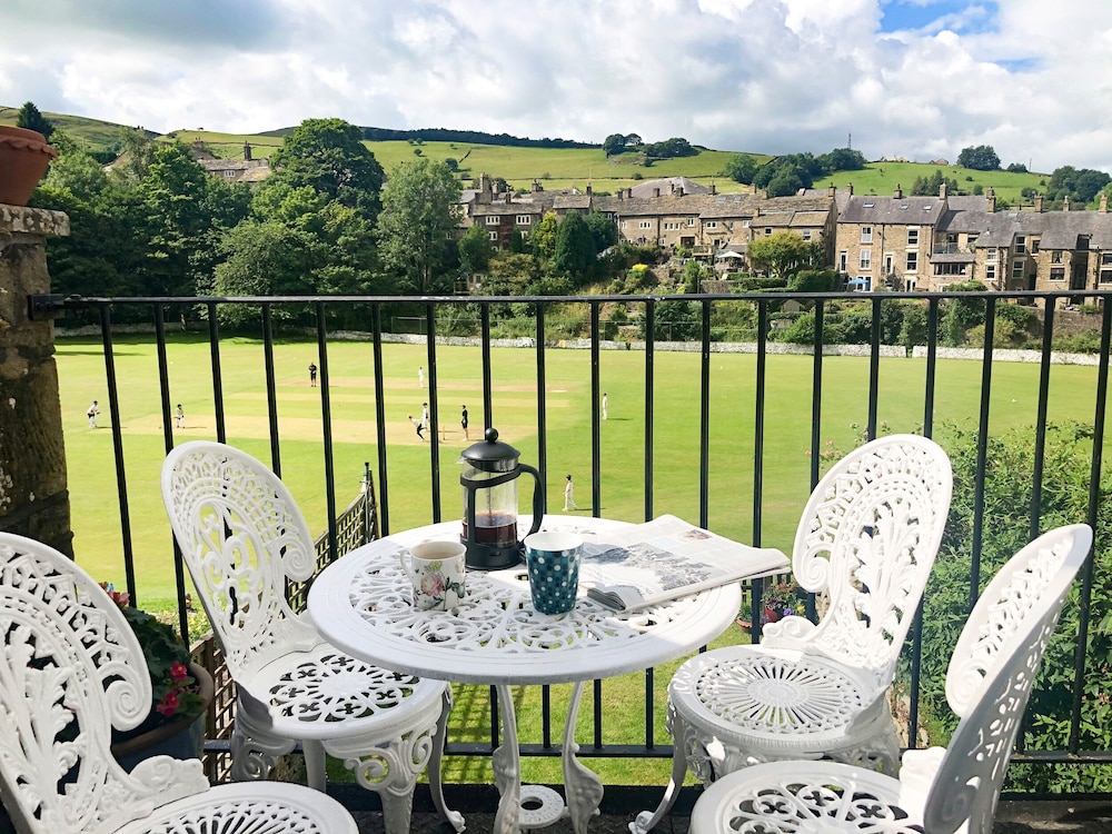 Spring Bank Cottage — 4-Star Luxury Hotel in High Peak, United Kingdom