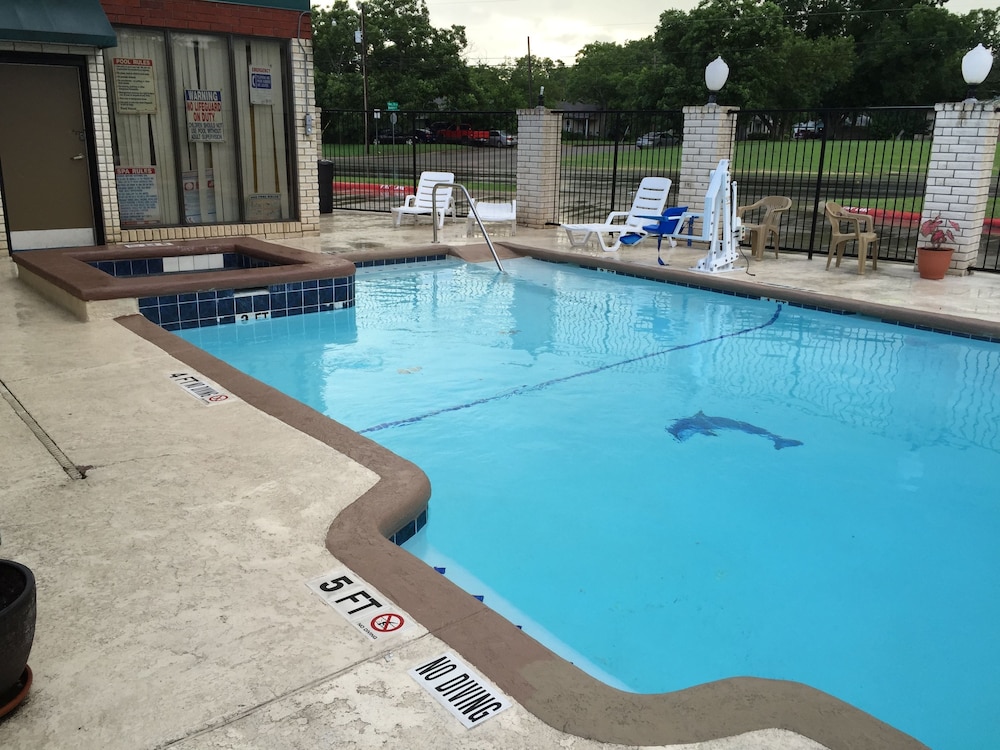 Days Inn by Wyndham New Braunfels - photo 20