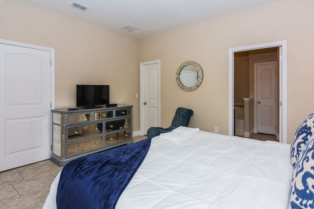 Lovely Vacation House With Private Pool at Solterra Resort - photo 12