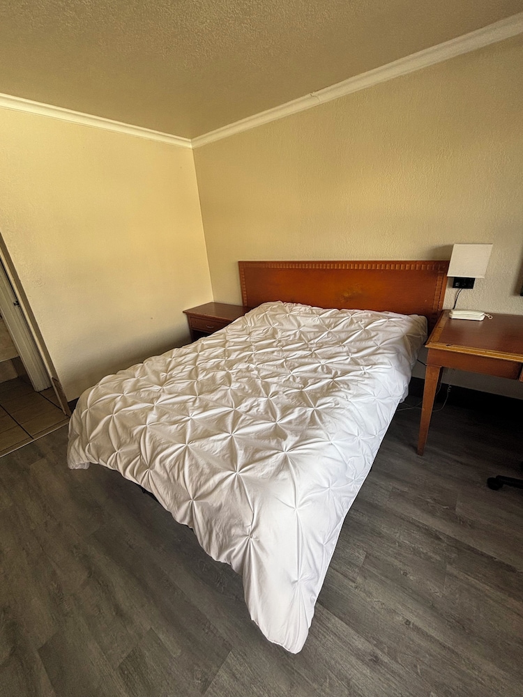 Jet Inn Motel - photo 9