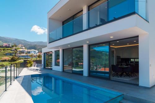 GuestReady Sunset Heaven Villa — 4-Star Luxury Hotel in Calheta, Portugal