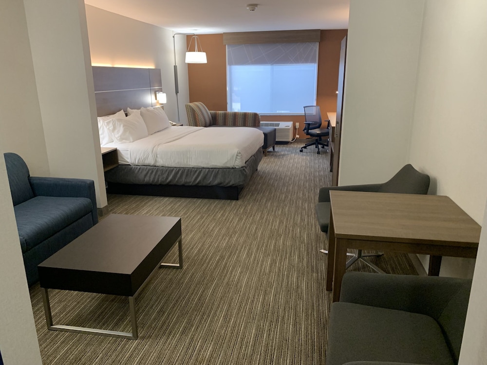 Holiday Inn Express Hotel & Suites Franklin Oil City by IHG - photo 17