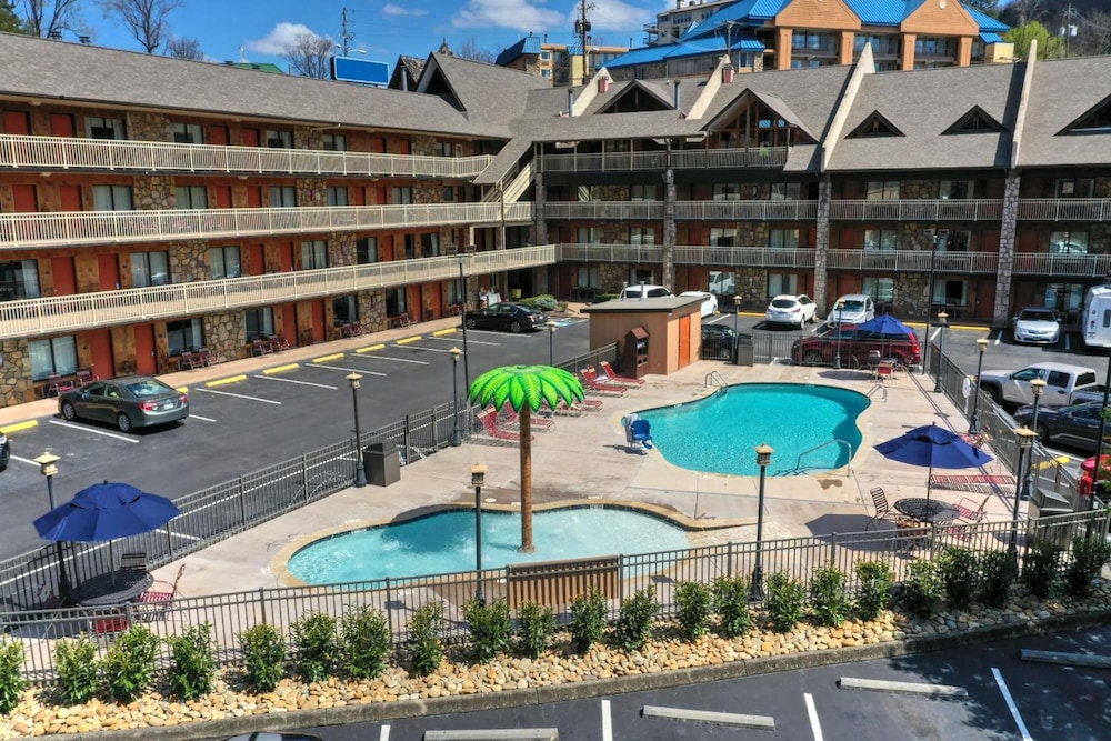 Crossroads Inn & Suites - photo 65
