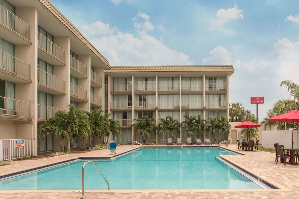 Ramada by Wyndham Hialeah Miami Airport North - photo 12