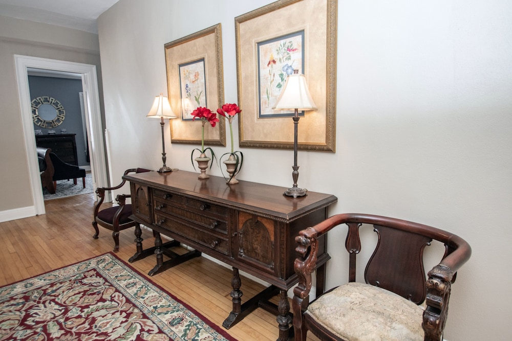 Looking Glass Inn - photo 47