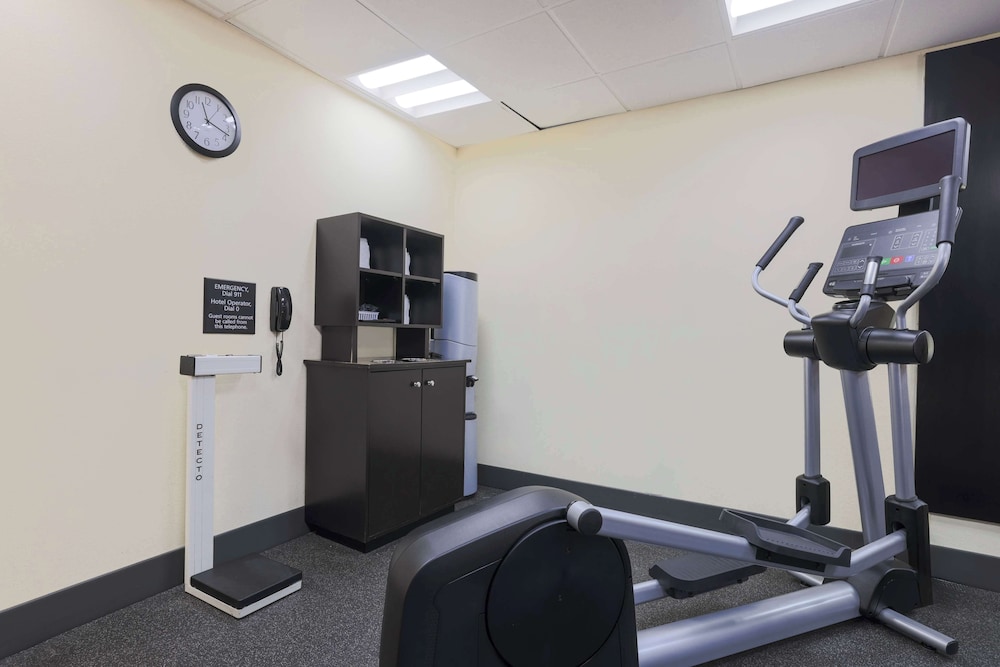 Hampton Inn Raleigh Garner - photo 25