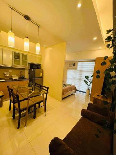 Staycation in Mckinley walking distance to Venice Mall — 4-Star Luxury Hotel in Manila, Philippines