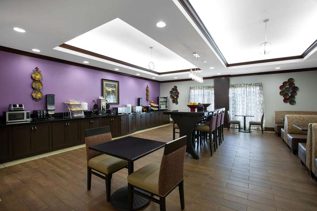 La Quinta Inn & Suites by Wyndham Tupelo - photo 31