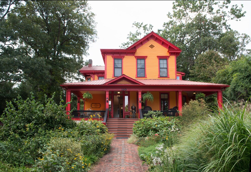 Hill House Bed & Breakfast — 4-Star Luxury Hotel in Asheville, United States