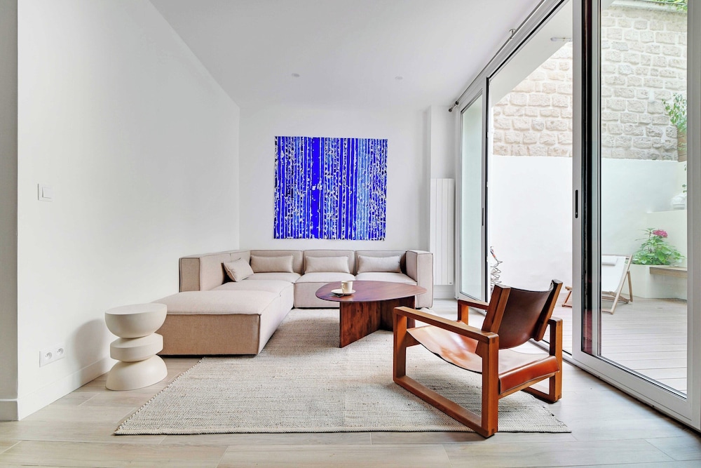 Charming Aptt With Patio 2bd 4p Monceau Park — 4-Star Luxury Hotel in Paris, France