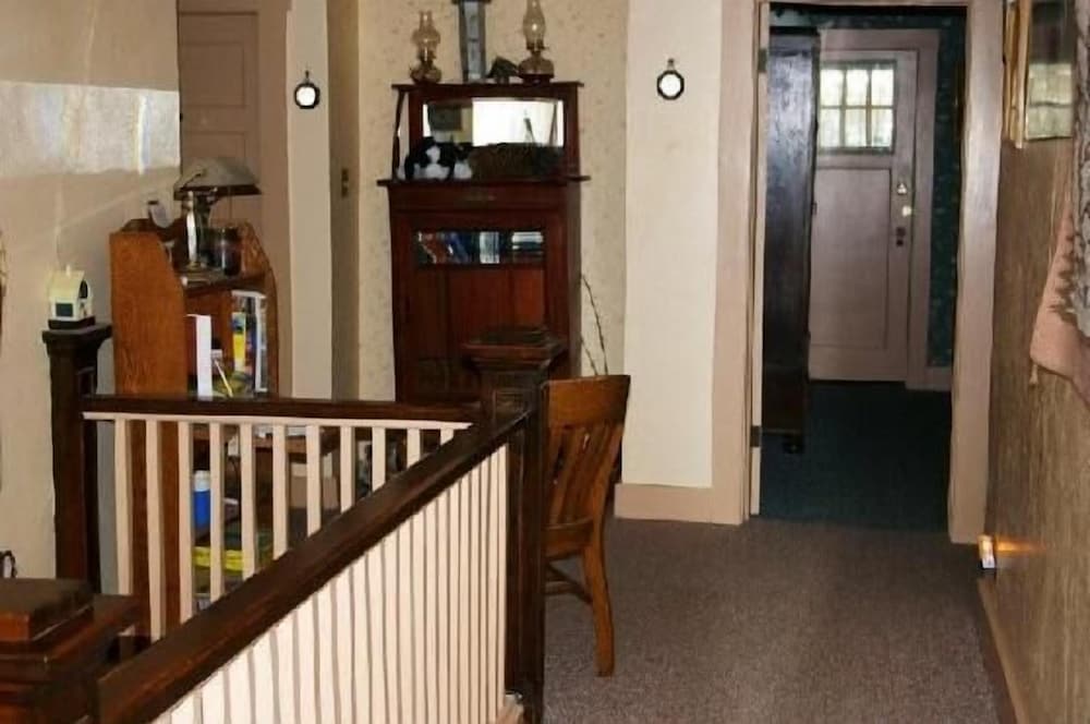 Historic Smith Hotel B&B - photo 29