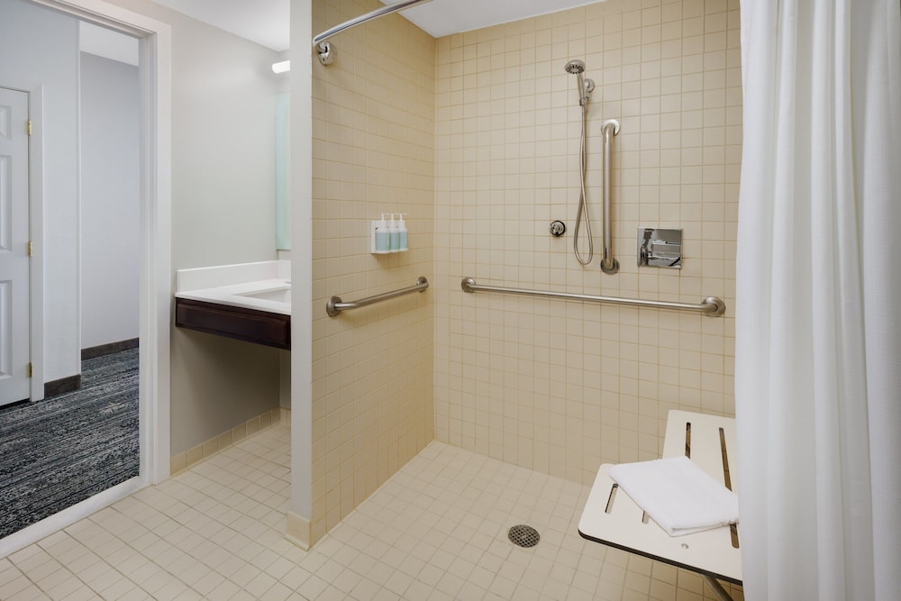 TownePlace Suites by Marriott Manchester - photo 21