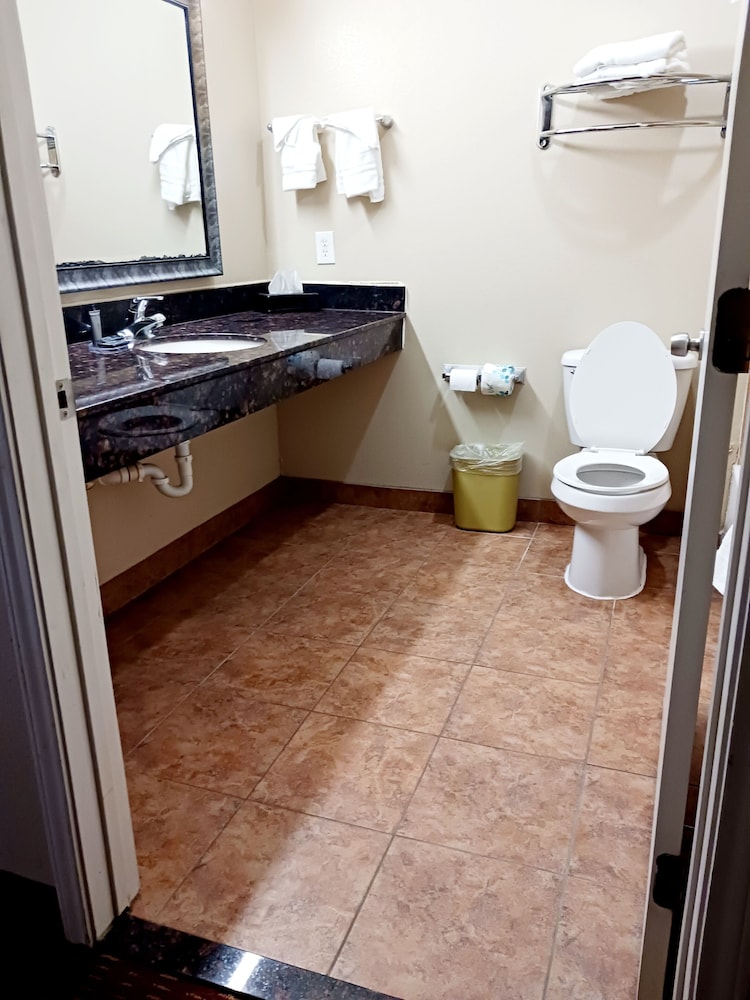 Yorktown Inn And Suites - photo 67